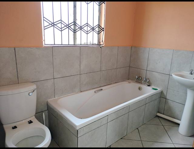 2 BEDROOM FREEHOLD FOR SALE IN DUVHA PARK